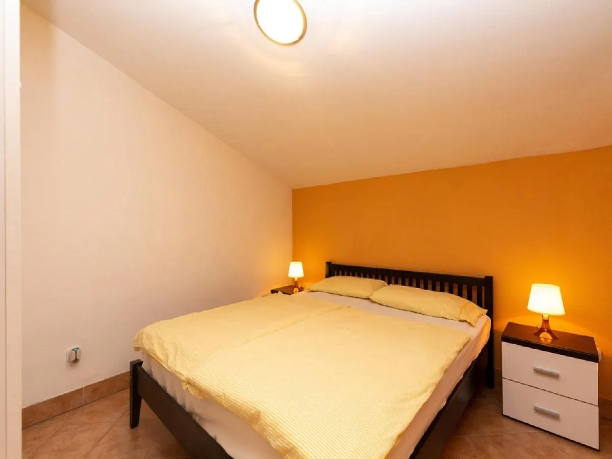 Apartments Ilija Njavro Jadranovo