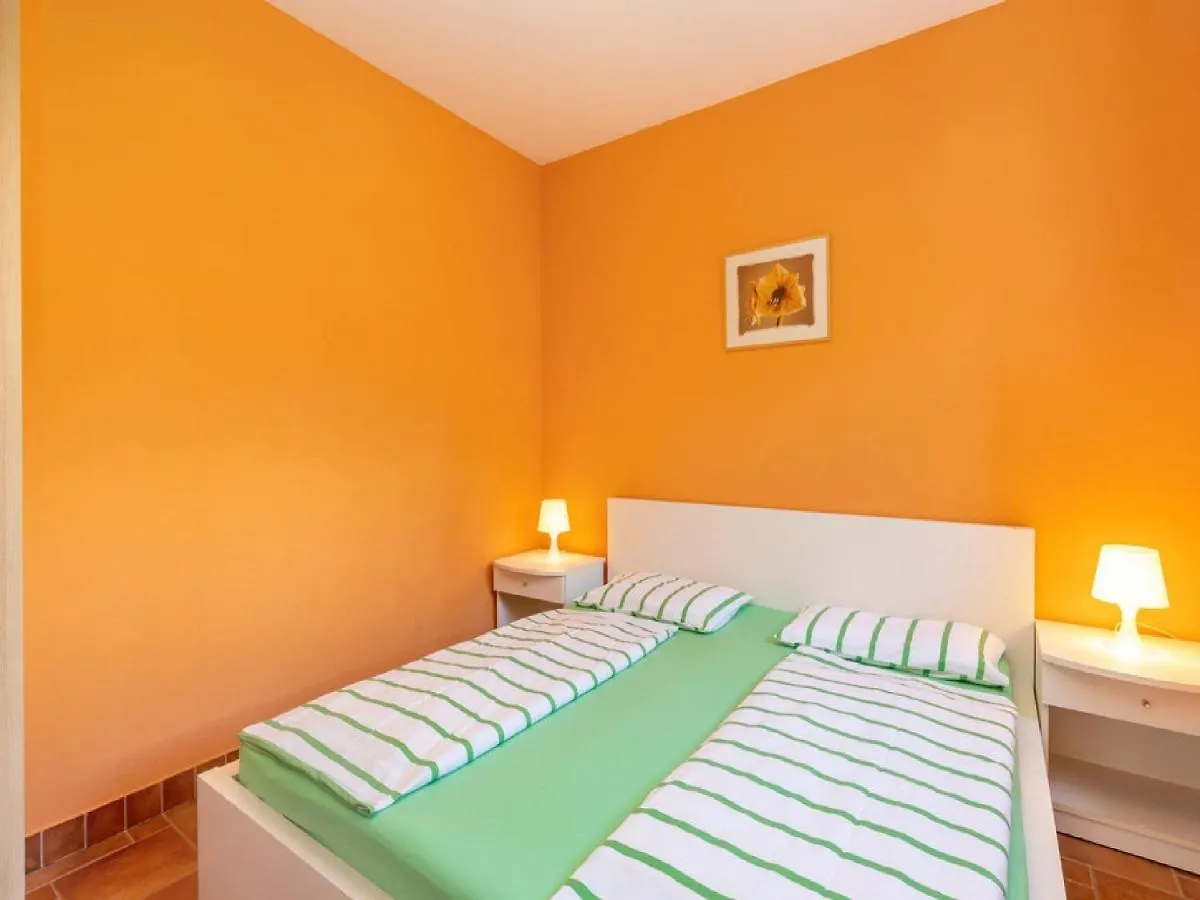 Apartments Ilija Njavro Jadranovo 0*,  Croatia