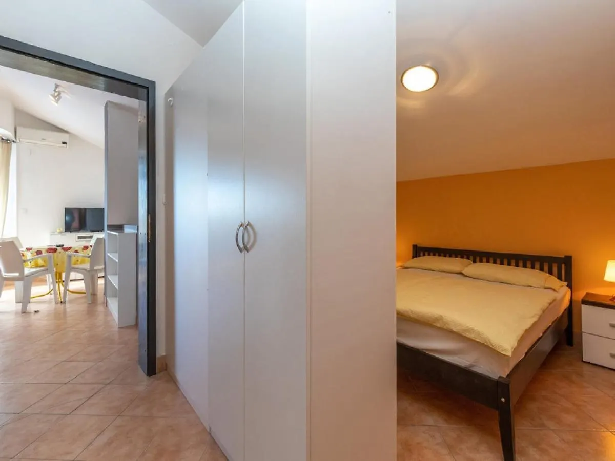 Apartments Ilija Njavro Jadranovo 0*,