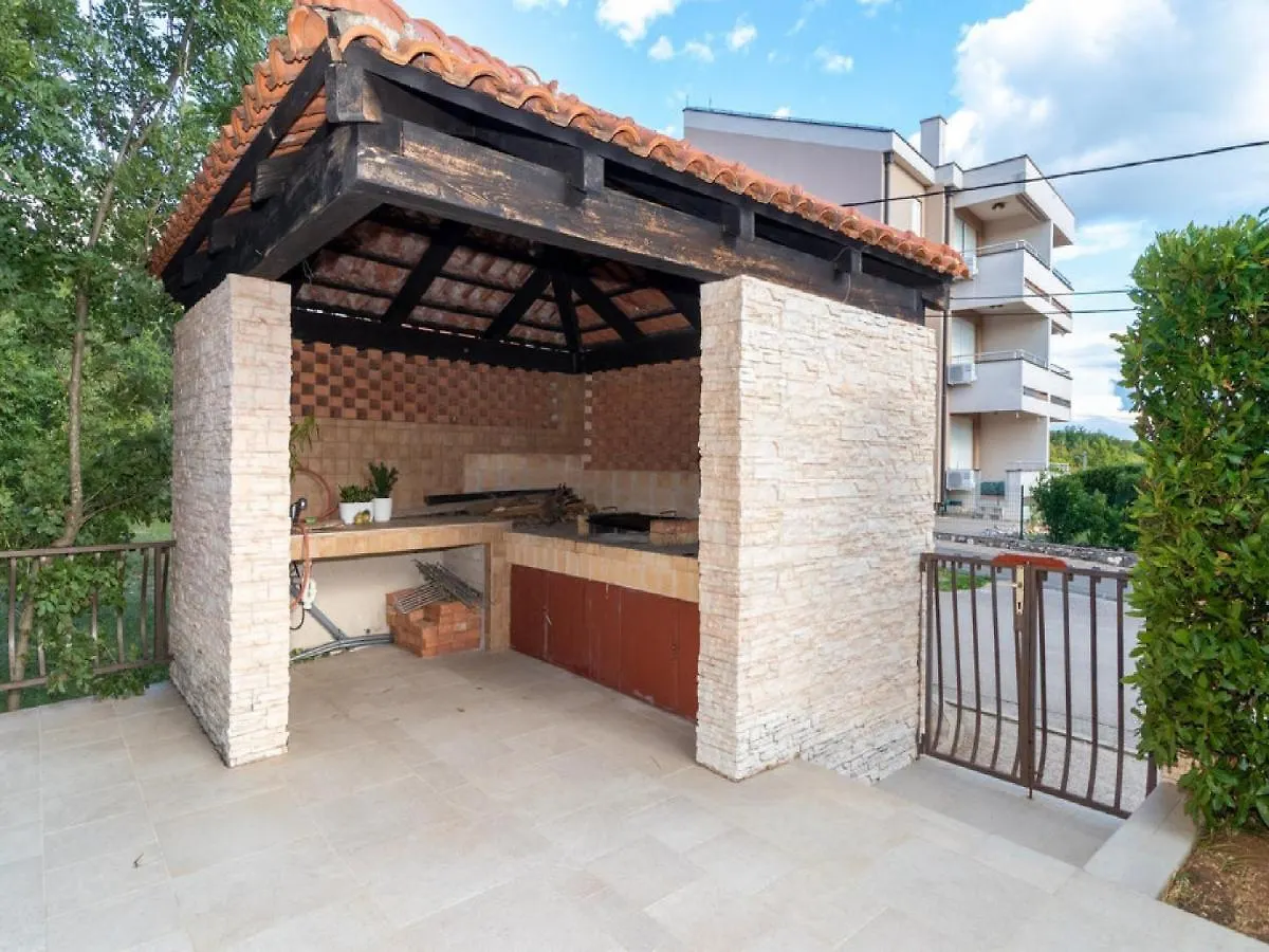 Apartments Ilija Njavro Jadranovo